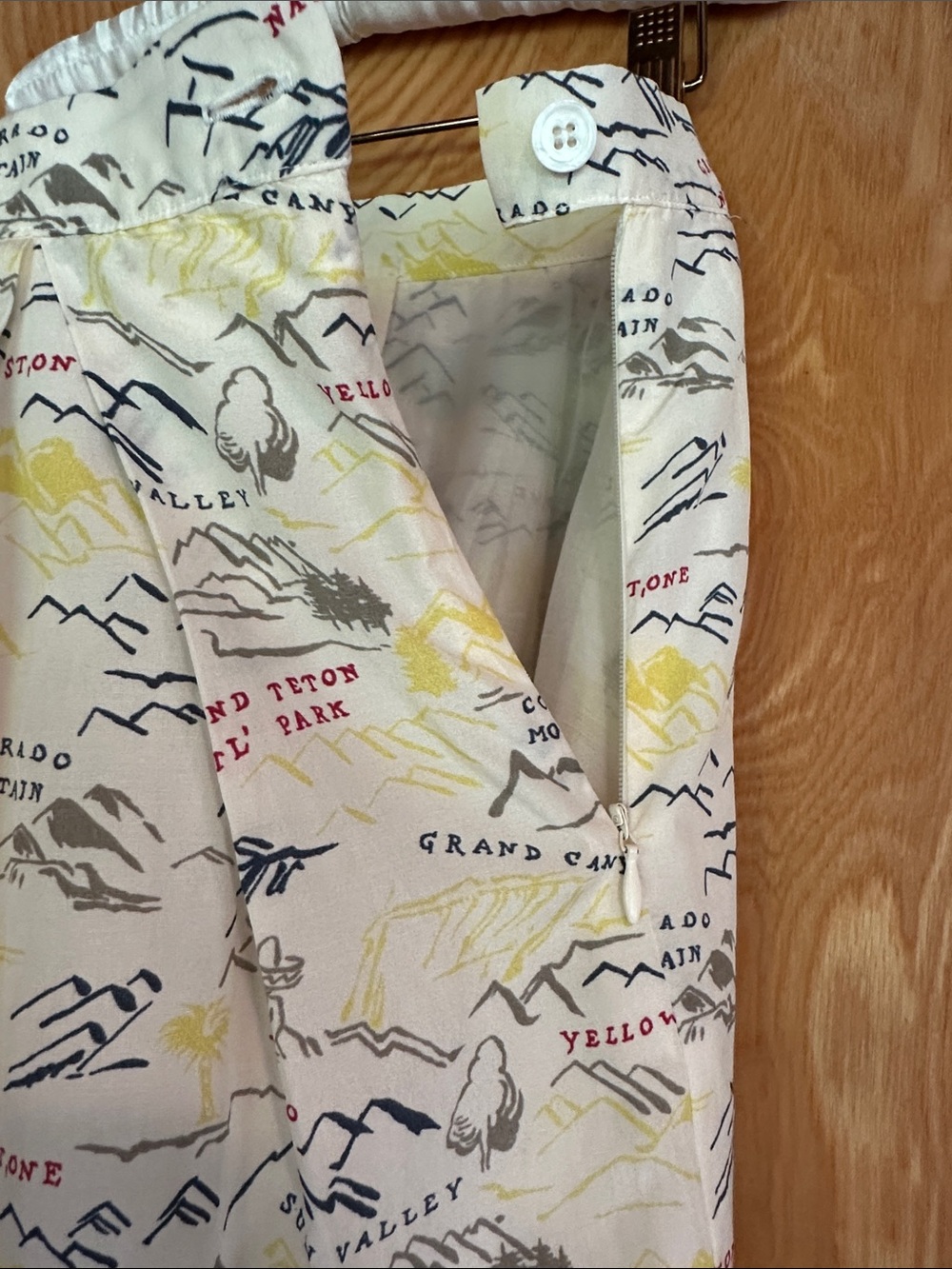 Boy. by Band Of Outsiders Cream Skirt with National Park Mountain Print - Picture 4 of 7